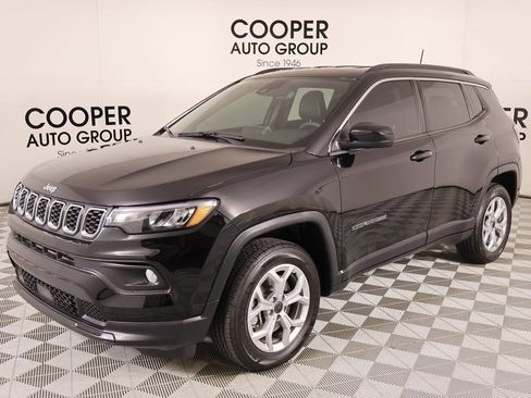 Used 2025 Jeep Compass Latitude image 10