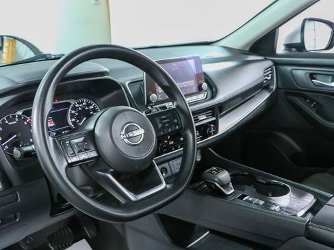 Used 2024 Nissan Rogue SV FWD image 22