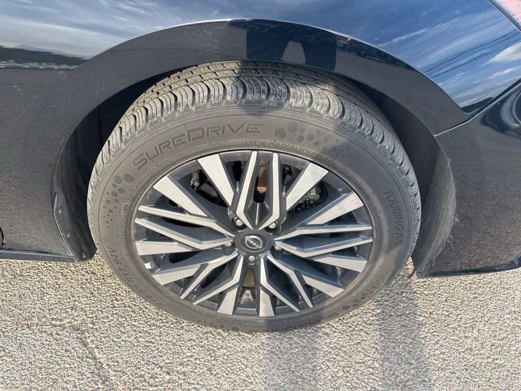 Used 2025 Nissan Altima 2.5 SV FWD image 3