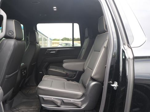 Used 2025 Chevrolet Suburban Premier AWD/4WD image 34