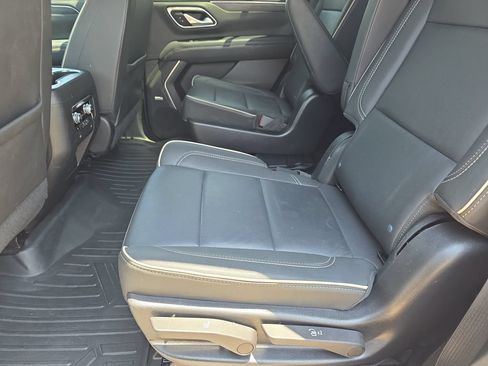 Used 2022 GMC Yukon SLT w/ SLT Luxury Package AWD/4WD image 15