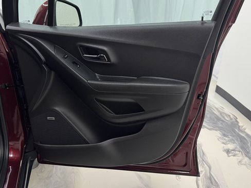 Used 2016 Chevrolet Trax LT w/ LT Sun and Sound Package FWD image 24