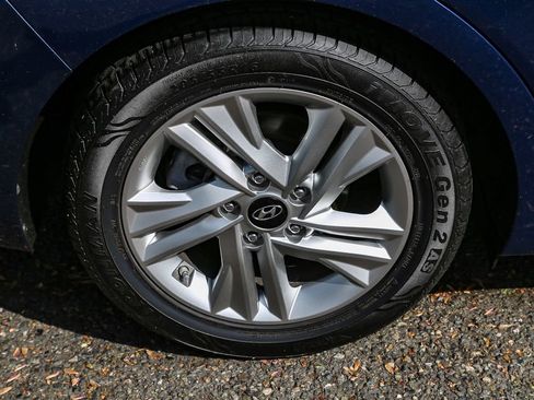 Used 2020 Hyundai Elantra SEL image 10