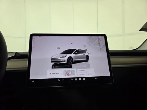 Used 2023 Tesla Model 3 Standard Range image 17