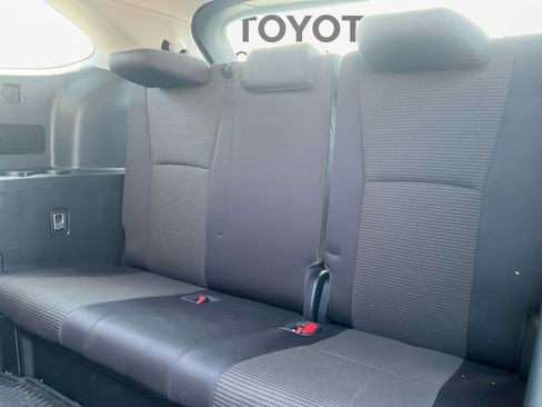 Used 2023 Toyota Highlander LE FWD image 19