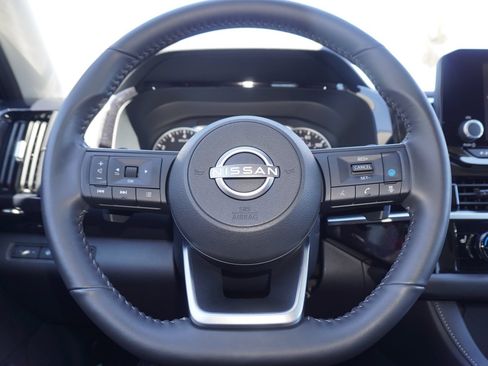 Used 2025 Nissan Pathfinder SV FWD image 25