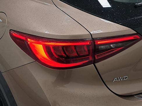 Used 2017 INFINITI QX30 Premium w/ Navigation Package AWD/4WD image 32
