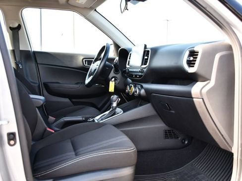 Used 2022 Hyundai Venue SEL FWD image 33