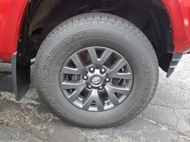 Used 2023 Toyota Tacoma SR5 AWD/4WD image 8