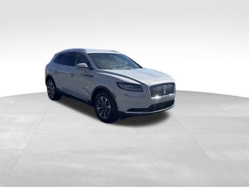 Certified 2022 Lincoln Nautilus FWD w/ Premium Package image 6