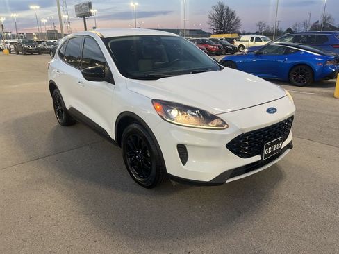Used 2020 Ford Escape SE Sport image 7