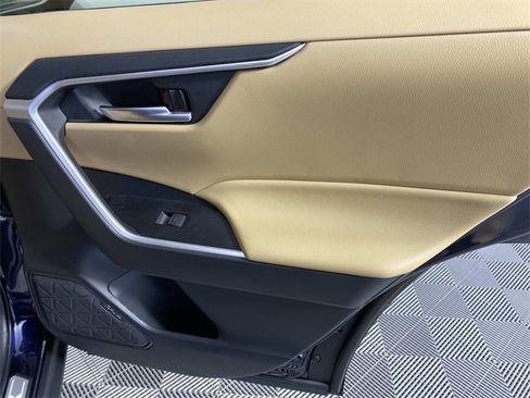 Used 2023 Toyota RAV4 XLE Premium image 27