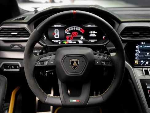 Used 2024 Lamborghini Urus Performante AWD/4WD image 47