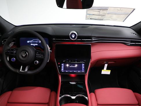 New 2025 Maserati Grecale Modena image 18
