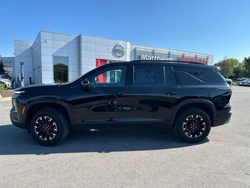 Used 2024 Chevrolet Traverse Z71 AWD/4WD image 2