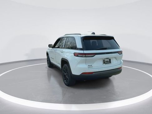 New 2026 Jeep Grand Cherokee Altitude image 7