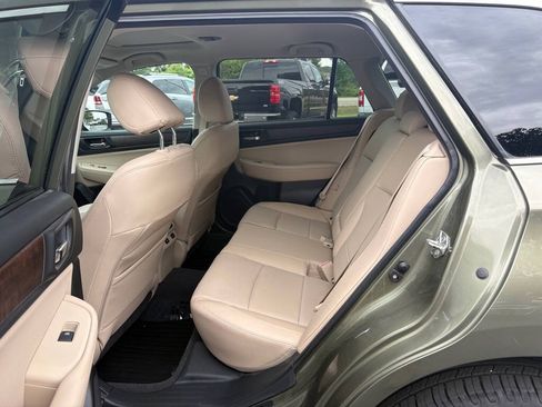 Used 2017 Subaru Outback 2.5i Limited AWD/4WD image 8