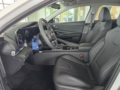 New 2026 Hyundai Elantra Limited FWD image 15