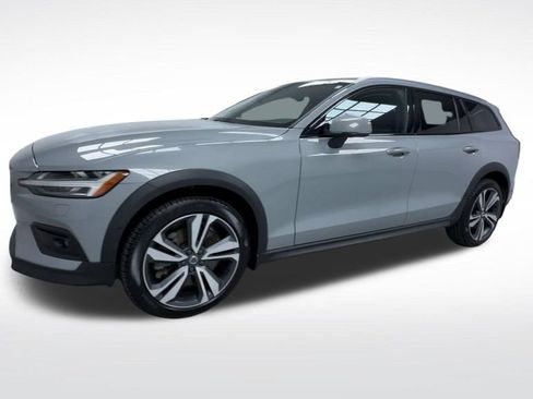 Used 2026 Volvo V60 B5 Cross Country Plus w/ Protection Package Premier AWD/4WD image 21
