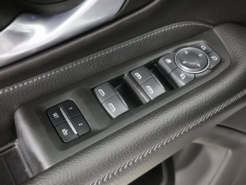 Used 2022 GMC Yukon Denali image 25