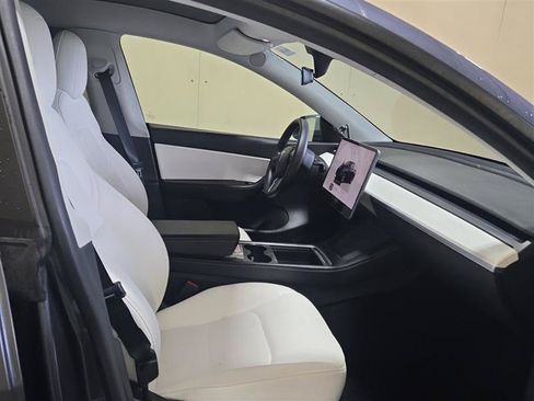 Used 2022 Tesla Model Y Long Range AWD/4WD image 4