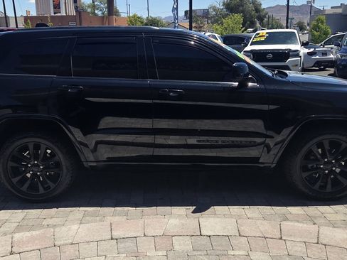 Used 2019 Jeep Grand Cherokee Altitude AWD/4WD image 4