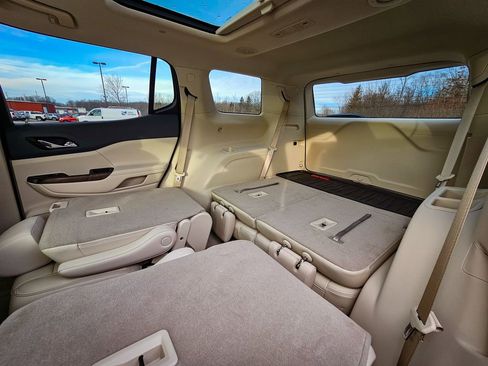 Certified 2023 GMC Acadia Denali w/ Denali Ultimate Package image 43