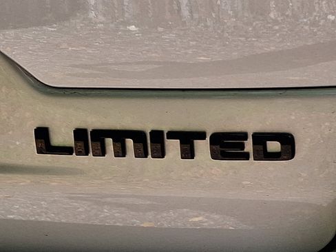 New 2025 Jeep Grand Cherokee Limited w/ Black Appearance Package image 18