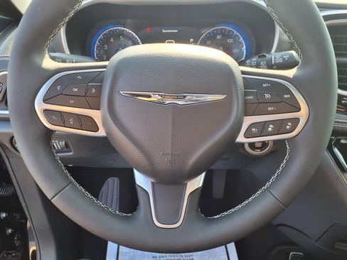 New 2025 Chrysler Pacifica Select FWD image 13