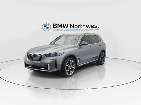 Used 2025 BMW X5 xDrive50e w/ Parking Assistance Package AWD/4WD image 9