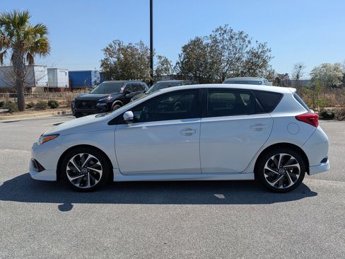 Used 2017 Toyota Corolla iM image 7