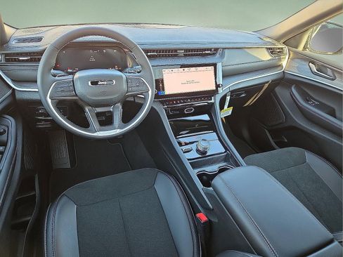 New 2026 Jeep Grand Cherokee Altitude image 10