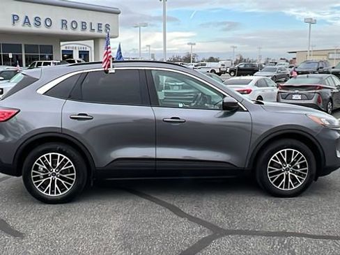 Used 2022 Ford Escape SEL w/ Technology Package image 2