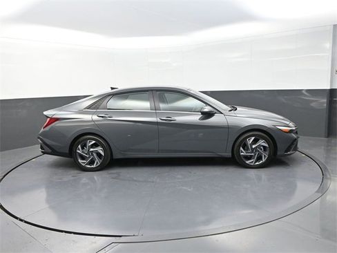 New 2025 Hyundai Elantra Limited image 2