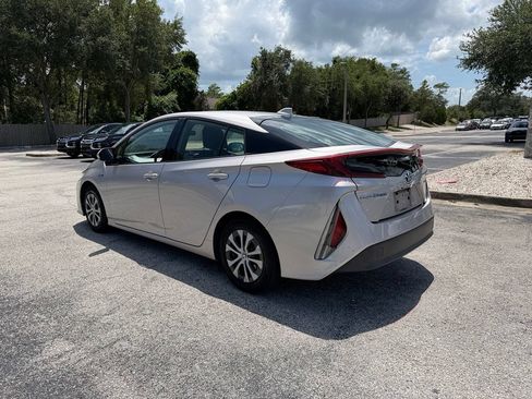 Used 2020 Toyota Prius Prime XLE FWD image 7