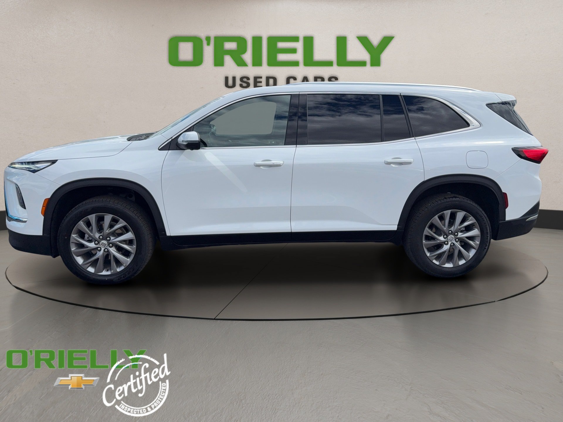 Used 2025 Buick Enclave Preferred AWD/4WD image 3