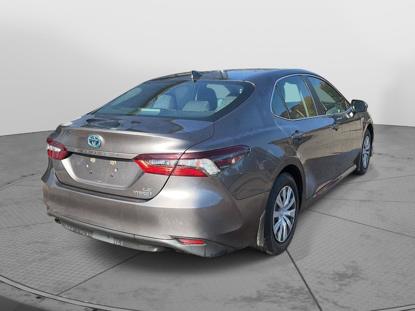 Used 2021 Toyota Camry LE FWD image 5