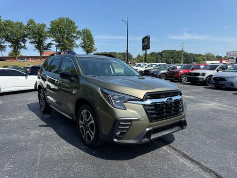 Used 2025 Subaru Ascent Touring AWD/4WD image 8