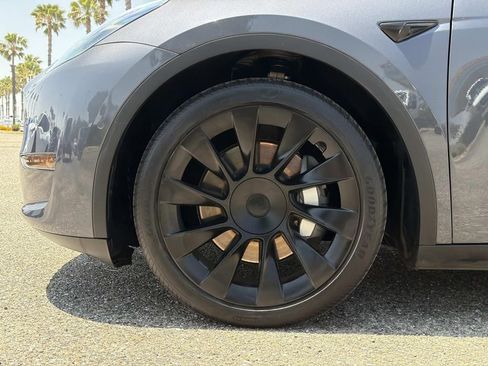 Used 2021 Tesla Model Y Long Range AWD/4WD image 27