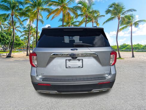 Used 2020 Ford Explorer XLT w/ Equipment Group 202A RWD image 4