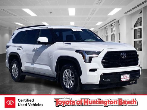 Certified 2025 Toyota Sequoia SR5 AWD/4WD image 1