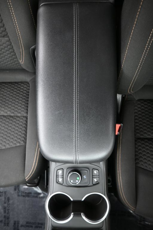 Used 2019 GMC Terrain SLE w/ Driver Convenience Package AWD/4WD image 16