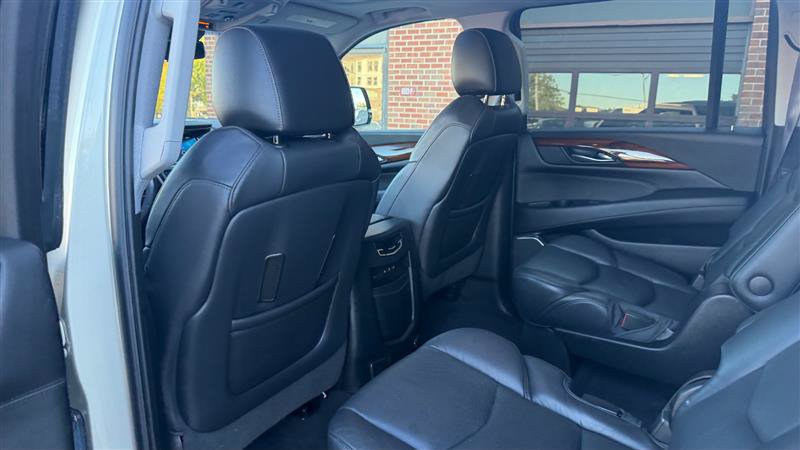 Used 2017 Cadillac Escalade ESV Luxury AWD/4WD image 18