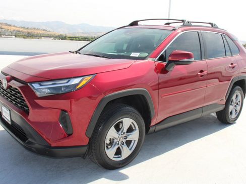 Used 2024 Toyota RAV4 XLE w/ Convenience Package image 6