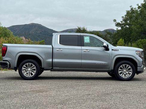Used 2024 GMC Sierra 1500 Denali w/ Technology Package AWD/4WD image 3