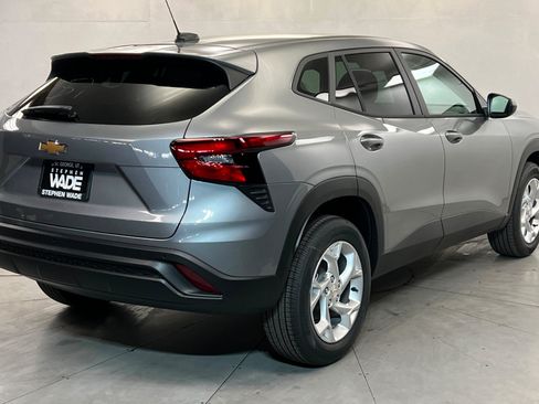 New 2026 Chevrolet Trax LS w/ LS Convenience Package FWD image 6