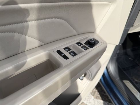 Used 2021 Volkswagen Atlas SEL Premium image 17