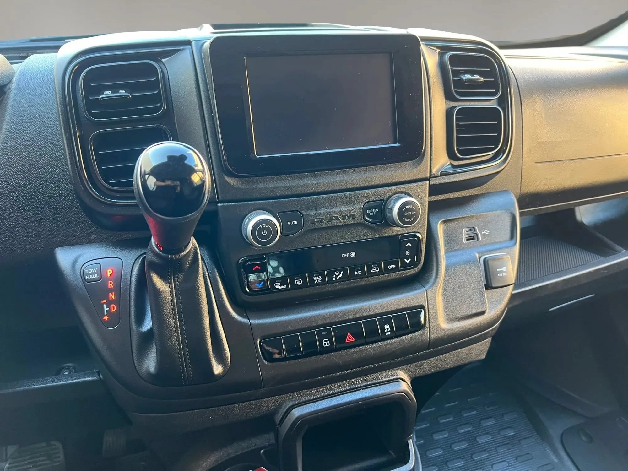 Used 2025 RAM ProMaster 2500 w/ U-Haul Equipment Group FWD image 21