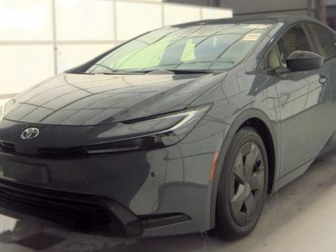 Used 2025 Toyota Prius LE FWD image 1