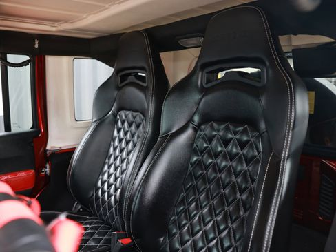 Used 2016 Jeep Wrangler Unlimited Rubicon w/ Connectivity Group image 11